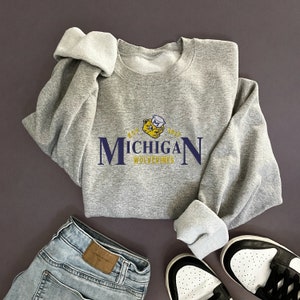 Vintage Embroidered University of Michigan Crewneck Sweatshirt