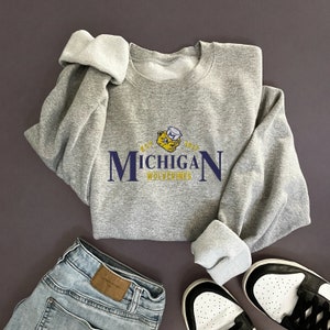 Vintage Embroidered University of Michigan Crewneck Sweatshirt