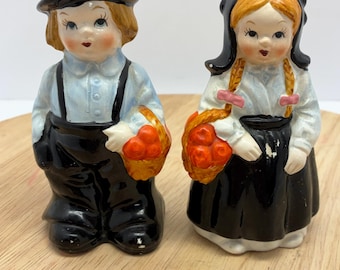 Vintage Dutch Boy & Girl Salt and Pepper Shakers Set, Holland Folk Costume Couple, Mid Century Ceramic Kitchen Decor