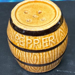 Vintage Barrel Salt and Pepper Shakers – Brown Drip Glaze Ceramic, Rustic Country Style, 1950s-60s