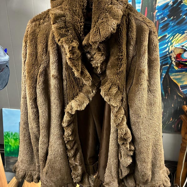 Vintage 2000’s light brown faux fur jacket