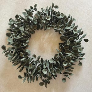 Eukalyptus Filzblatt Kranz / elegante, naturgetreue & vielseitige Wohnkultur / 18 ”Durchmesser grüner Kranz, Made to Order