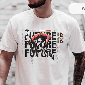 以下が含まれることがあります： 白地に黒と赤のグラフィックデザインが施されたTシャツ。デザインには「FUTURE」と「404 NOT FOUND」の文字が書かれている。