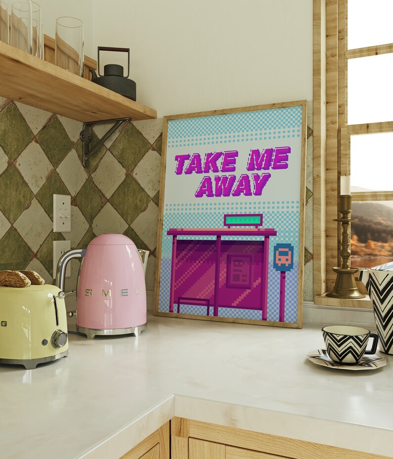 K&ouml;nnte beinhalten: Ein gerahmter Druck mit einem pixeligen Design einer Bushaltestelle mit dem Text "TAKE ME AWAY" in rosa und lila Buchstaben auf blauem Hintergrund.
