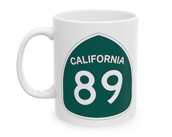 Caneca com placa da Rodovia 89: lembrança de viagem para Sierra Nevada