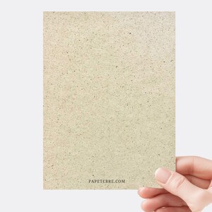 Hochzeitskarte personalisiert in A6 aus nachhaltigem Graspapier von hinten.