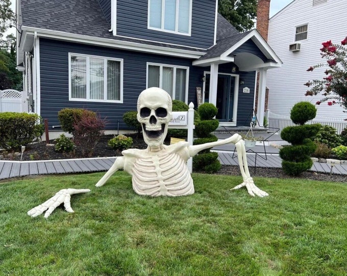 Party City Giant Rattles the Groundbreaking Skeleton Plastic Yard