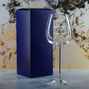Personalised Engraved Wine Emotions Wine Glass with Name&#39;s Glass Serif Measurements Design, Customise with Any Name