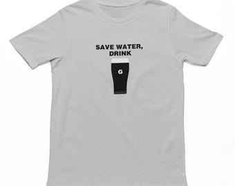 Camiseta con la frase "Ahorra agua y bebe Guinness" / Camiseta unisex divertida para adultos inspirada en Guinness, regalo para amantes de Guinness, camiseta, cultura de pub, regalos