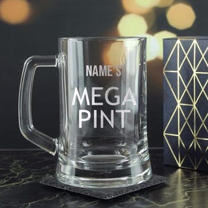 Gepersonaliseerde gegraveerde megapint bierglas nieuwigheidspul met geschenkdoos | Grappige bierglazen op maat, verjaardagscadeaus voor hem, cadeaus voor volwassenen