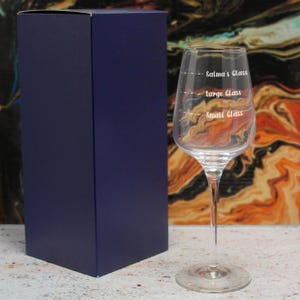Personalised Engraved Sublym Wine Glass with Name&#39;s Glass Handwritten Measurements Design, Customise with Any Name