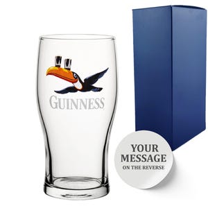 Personalisiertes offizielles Guinness-Pintglas mit Tukan-Motiv und Geschenkbox | Individuell gestaltete Stout-Gläser, Geschenkidee zum 18., 21., 30., 40. und 50. Geburtstag für ihn