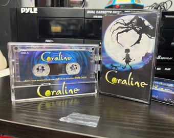 Cinta de casete con la banda sonora original de Coraline y diseño personalizado (reproducible).