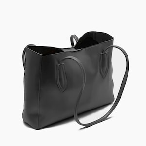 The Ultimate Manifestation of Style and Elegance in the Shoulder Bag