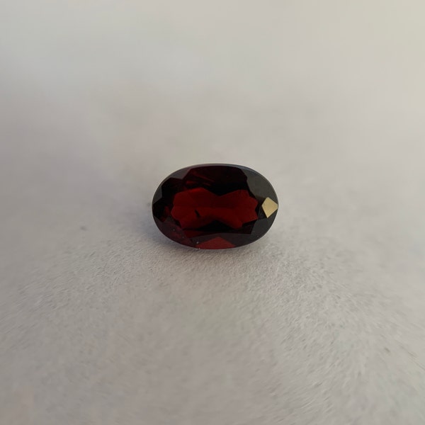 Granat (australisches) Almandin-Rot, ovaler Schliff, 6,5 x 4,5 mm Stein, natürlicher Edelstein, Januar Geburtsstein, loser Stein bereit zum Fassen.