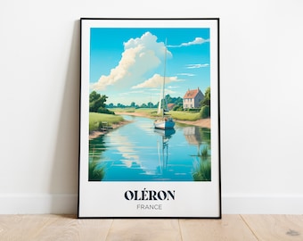 Puede incluir: Un cartel de viaje vintage con un velero en un río tranquilo con una casa al fondo. El cielo es azul con una gran nube blanca. El cartel tiene el texto "OLÉRON FRANCIA" en la parte inferior.