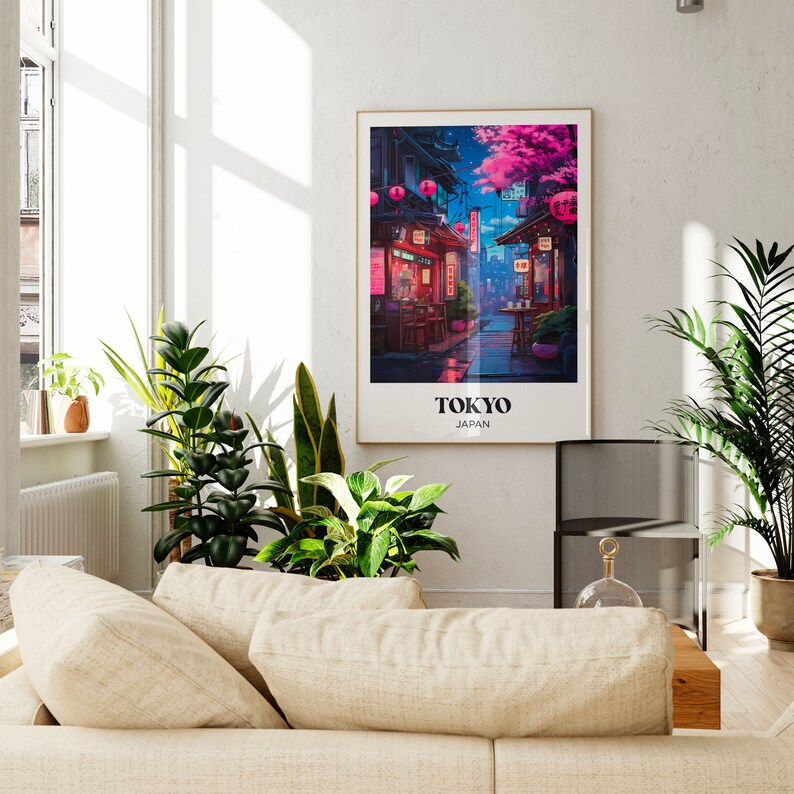 Pu&ograve; includere: Un poster incorniciato con un'illustrazione colorata di una scena di strada a Tokyo, Giappone. Il poster ha il testo "TOKYO" e "GIAPPONE" stampato su di esso.