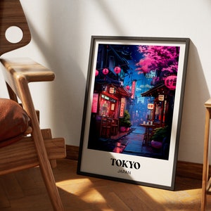 Pu&ograve; includere: Una stampa incorniciata di una scena notturna colorata a Tokyo, Giappone. La stampa presenta una strada stretta fiancheggiata da edifici tradizionali giapponesi, lanterne luminose e un albero di ciliegio in fiore. Il testo "TOKYO JAPAN" &egrave; stampato nella parte inferiore della stampa.