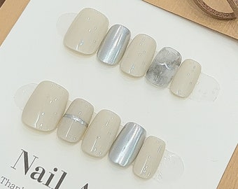 Semplice bianco argento stile libero stampa sulle unghie, unghie cromate, unghie francesi, unghie carine, colla sulle unghie, forma di unghie personalizzata fatta a mano, unghie y2k