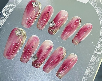 Uñas de ataúd largas de gel con temática de diamantes de imitación de mariposa rosa, uñas de núcleo de hadas personalizadas hechas a mano, uñas Kawaii para eventos de cumpleaños