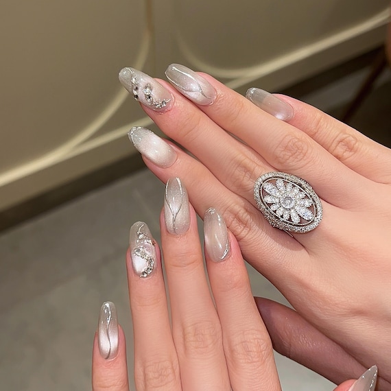 prom nails for grey dress Silver-gray Shining Wearable | Shell-like Glossy Diamond-decorated False Nails | Elegant Bride/party/high-end Customized Nail Art Set kairosb2b