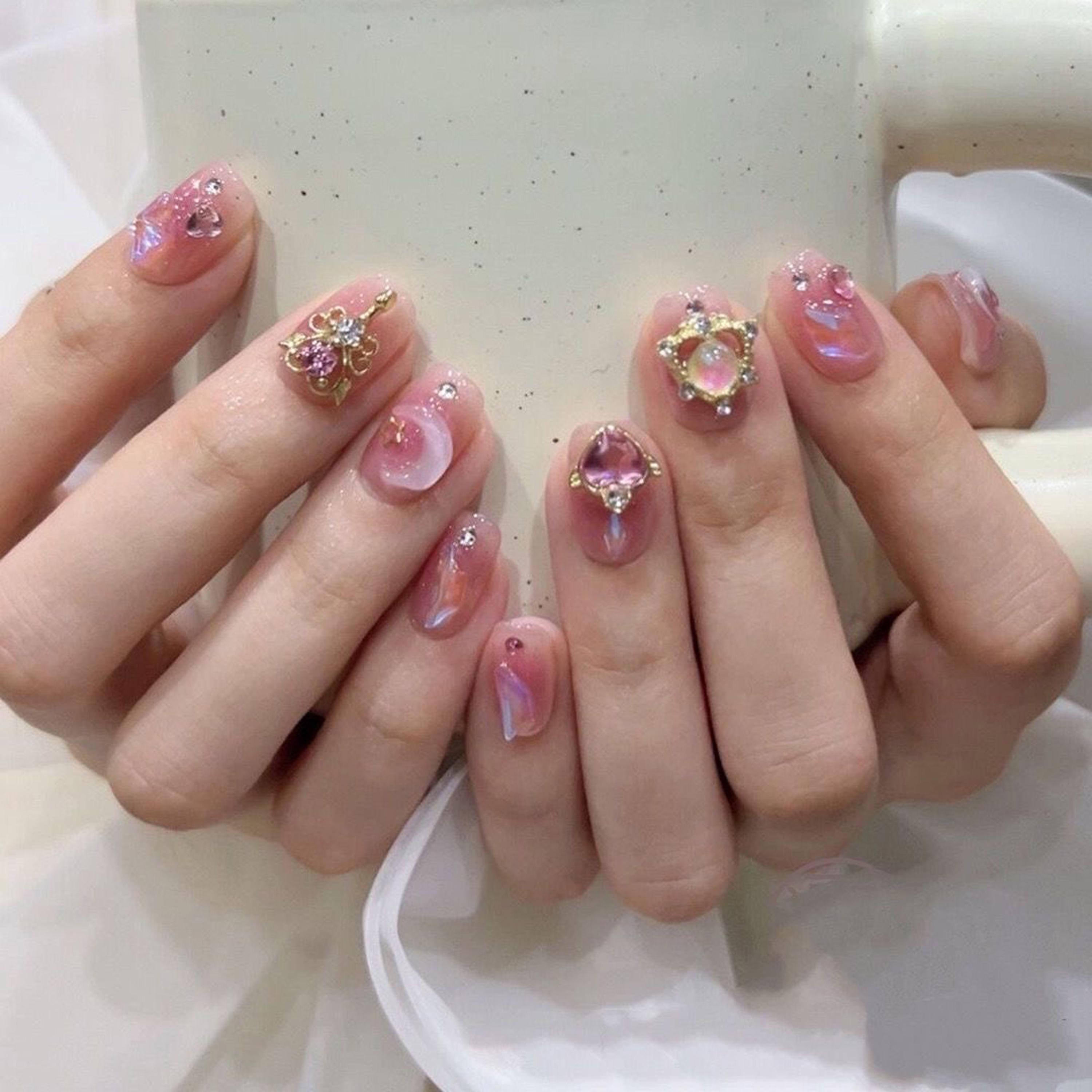 Unghie ragazza Italia