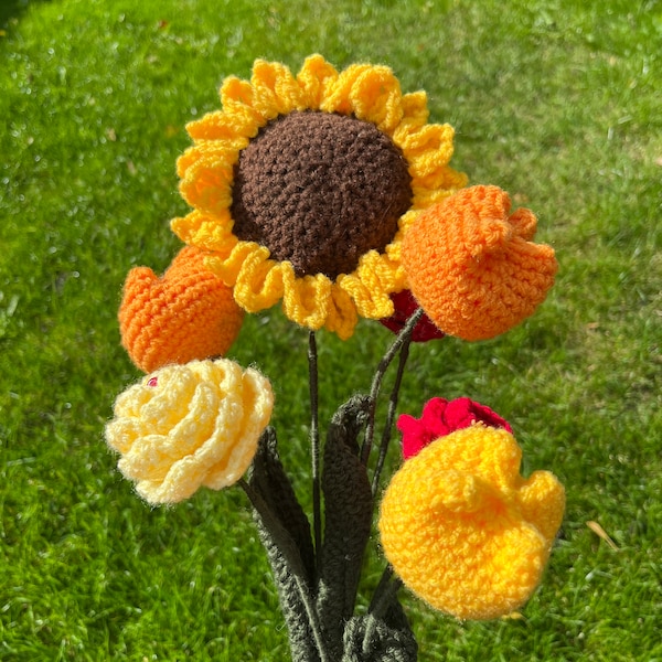 Bouquet au crochet rouge, orange et jaune, fleurs au crochet faites à la main, tournesol, roses, tulipes, camélias, décoration intérieure, occasion, mariage, cadeau