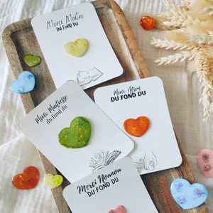 Pin de corazón de agradecimiento en resina y purpurina para mujer