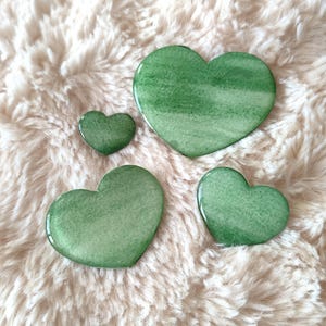 Pin de corazón de resina y purpurina para mujer