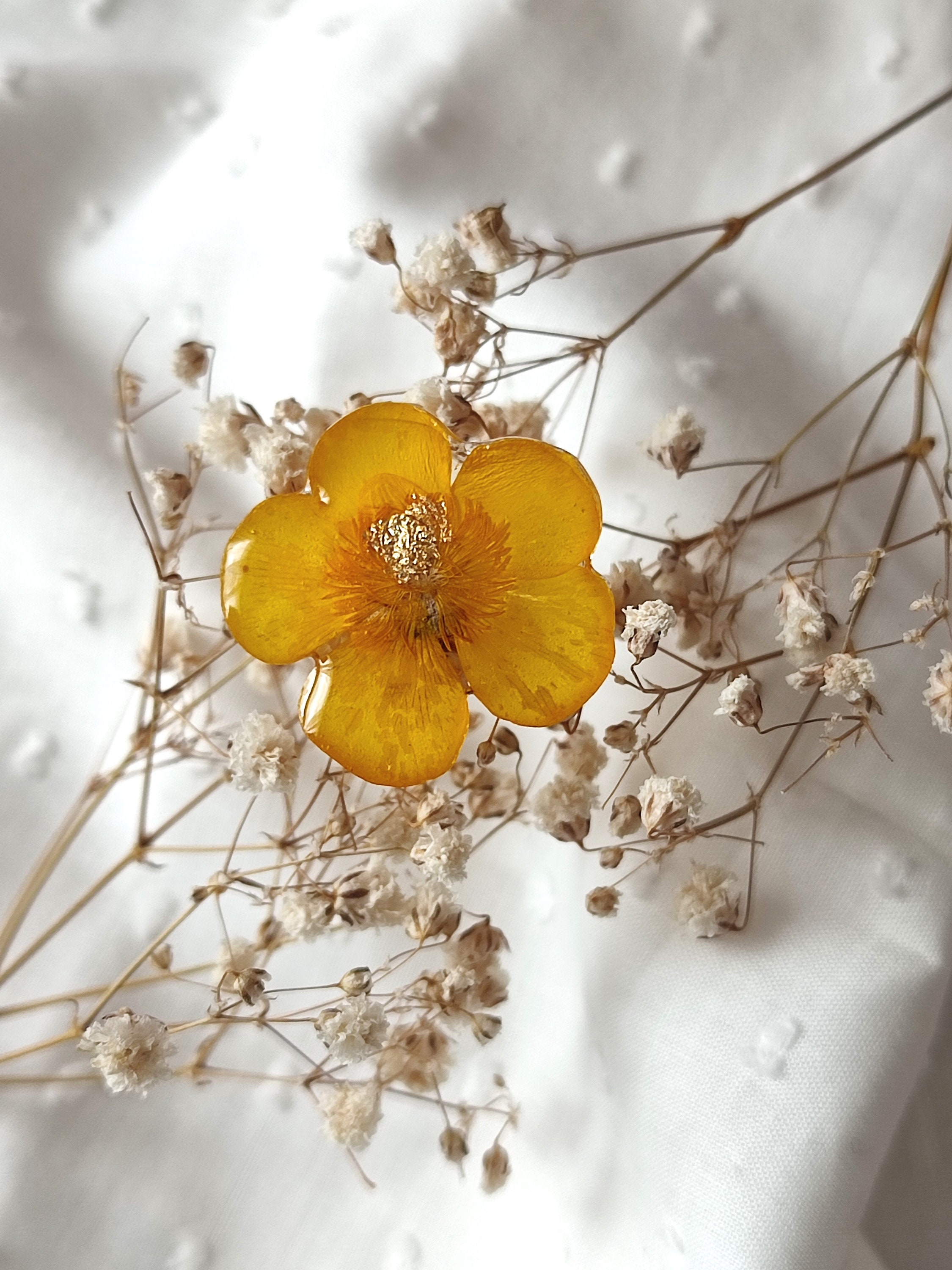 Resin Bouton d'or pin for women