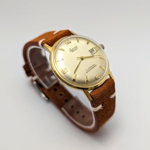 Vintage Isoma Watch Datumvenster Jaren 60 Mechanisch handopwindbaar uurwerk Herenmode en sieraden Ouderwets stuk Verguld afbeelding 7