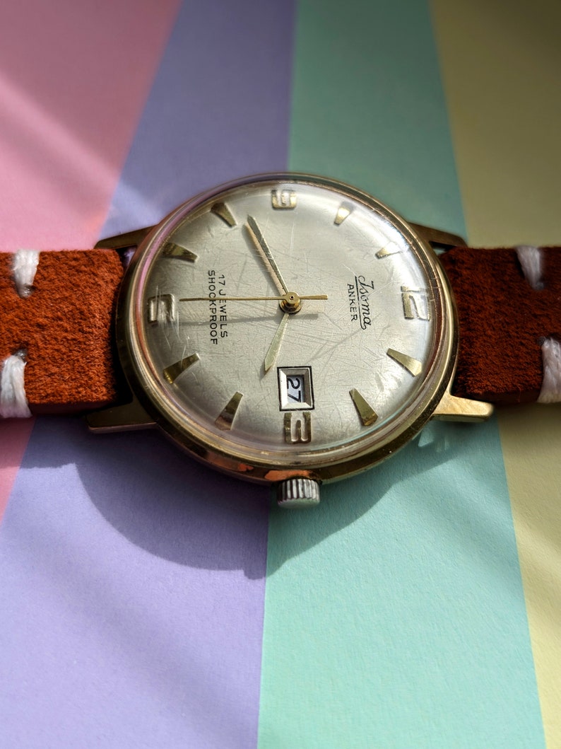 Vintage Isoma Watch Datumvenster Jaren 60 Mechanisch handopwindbaar uurwerk Herenmode en sieraden Ouderwets stuk Verguld afbeelding 5