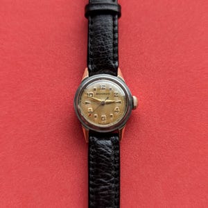 Vintage Movado Ladies Watch - 1950s - Mechanical Winding Movement - Swiss - Gold Plated - Stainless Steel - Fashion - Classic Sporty Style