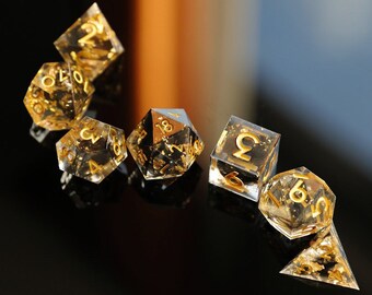 Set di dadi DnD riempiti in oro cristallo - Set di dadi dorati - Dadi galattici - Dadi magici - Mistero, poliedrico, lusso, giallo, gioco di ruolo, vetro, trasparente