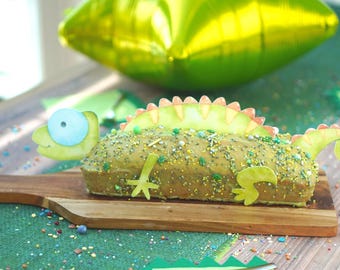 Edible chameleon cake decoration – creative cake decoration for your jungle party