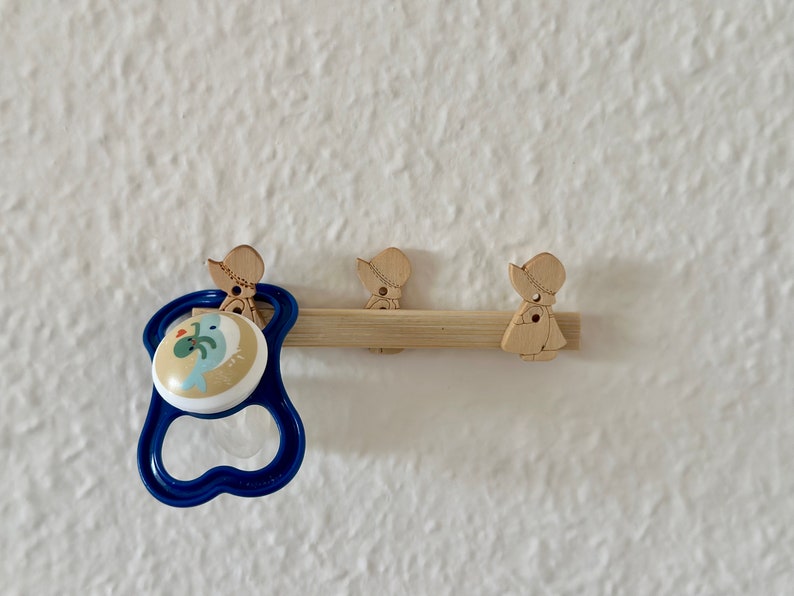 Pacifier holder/dummy holder, pacifier parking space/dummy parking space image 5