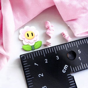 Pin's Broche Happy Flower Résine Rose et Vert Jolie Fleur Mignon Kawaii Mario Bros image 3