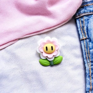 Pin's Broche Happy Flower Résine Rose et Vert Jolie Fleur Mignon Kawaii Mario Bros image 1