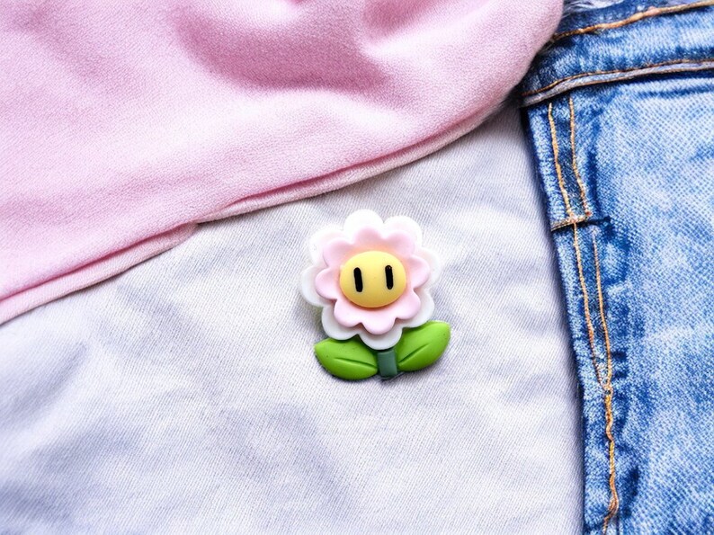 Pin's Broche Happy Flower Résine Rose et Vert Jolie Fleur Mignon Kawaii Mario Bros image 1