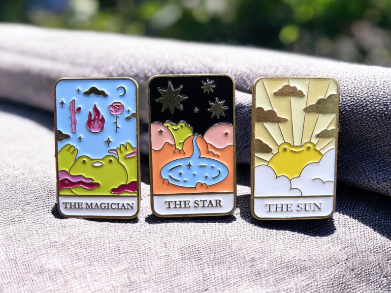 Pin's Broche Email Tarot Grenouilles Kawaii Carte de Tarot Kawaii Fun Humour image 3