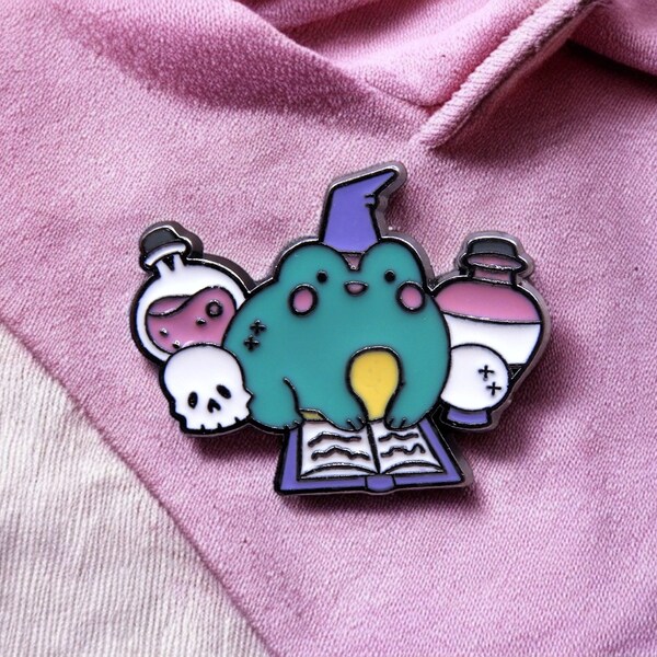 Pin's Broche Email | Grenouille Sorcier | Chapeau de Sorcier | Magie Abracadabra | Kawaii | Fun | Humour