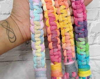 Pulsera, Pulsera Macrame, Pulsera Ombre Macrame, Llavero Macrame, Llavero Macrame, Correa de muñeca Macrame, Llavero de pulsera Macrame