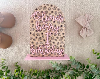 Beere ersten Geburtstag Zeichen, benutzerdefinierte Erdbeere 1. Geburtstag Dekor, personalisierte Kuchen Tischschild, Geburtstagsfeier Andenken, Sommer-Baby-Thema