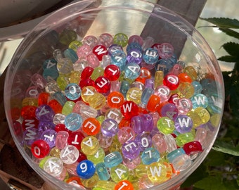 Perles de lettres colorées arc-en-ciel, cristal clair, 4x7mm, lettres rondes A-Z, 50 pièces