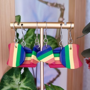 Pride rainbow heart dangle earrings. Pride flag festival earrings. Pride jewelry gift. LGBTQ earrings. Awareness support jewelry. Pride gift
