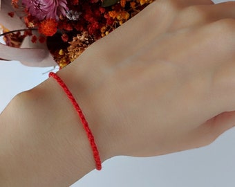 Pulsera de hilo rojo. Pulsera tejida a crochet hecha a mano. Pulsera de buena suerte y protección.