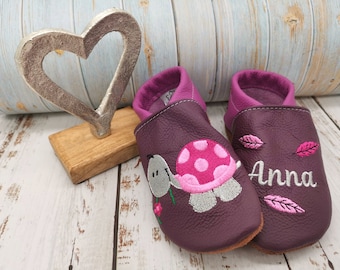 Sapatos rastejantes com nome - sapatos de bebê com tartaruga - chinelos de couro para crianças - chinelos para crianças pequenas