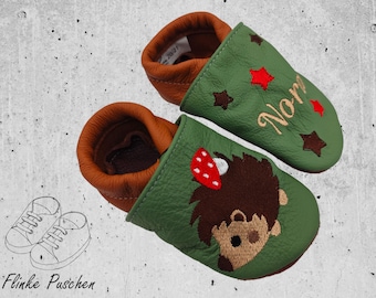 Personalized crawling shoes baby leather slippers made of genuine leather - handmade and embroidered - with hedgehog with mushroom