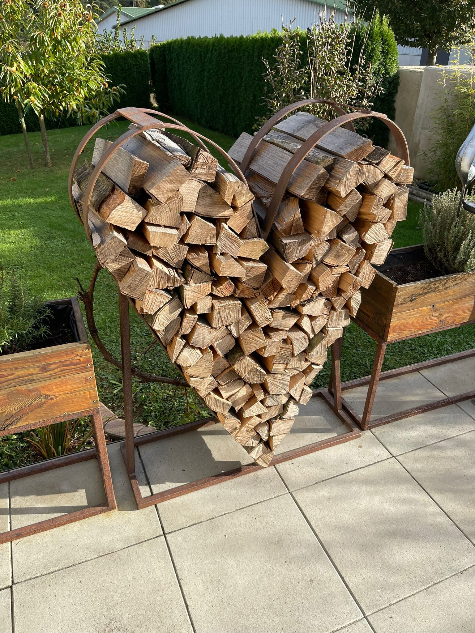 Regal Kamin Feuer Holz Aufbewahrung Ständer Herz Design Rost Innen Außen  Deko H 75 cm