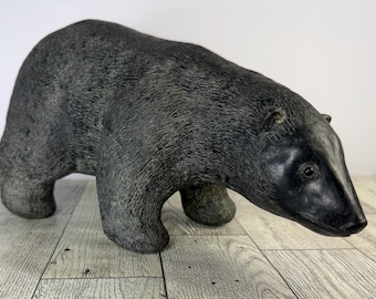 Vintage jaren 1970 Wolf originele Inuit composiet hars beer beeldje beeldhouwkunst